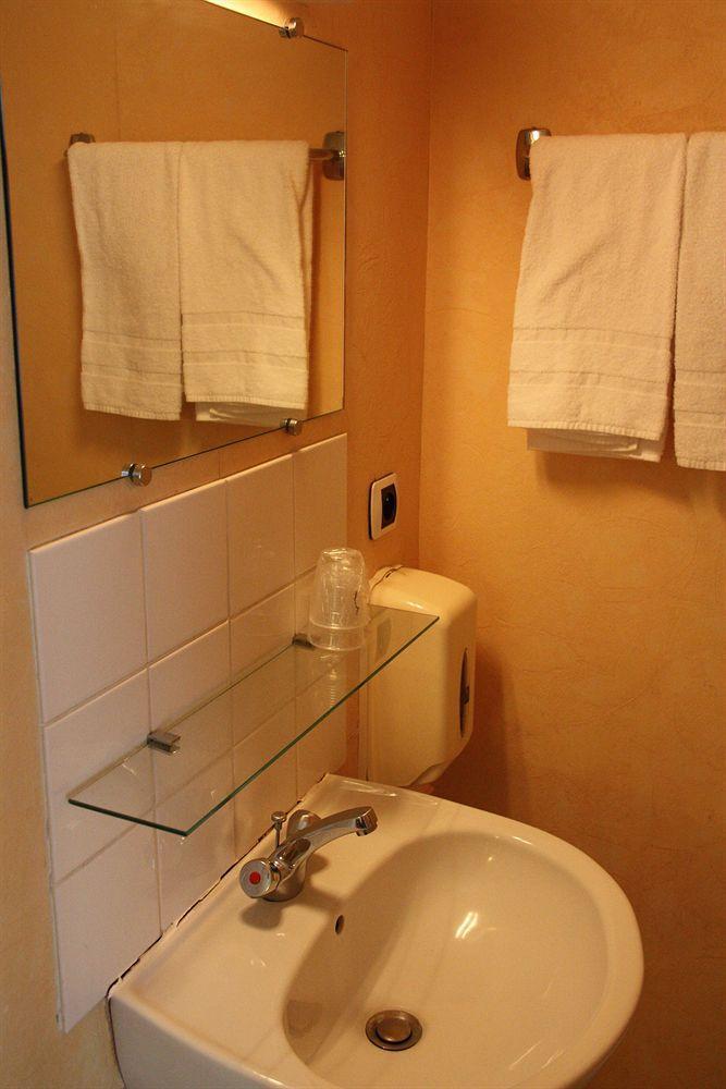 Hotel Des Lices - Angers Bagian luar foto